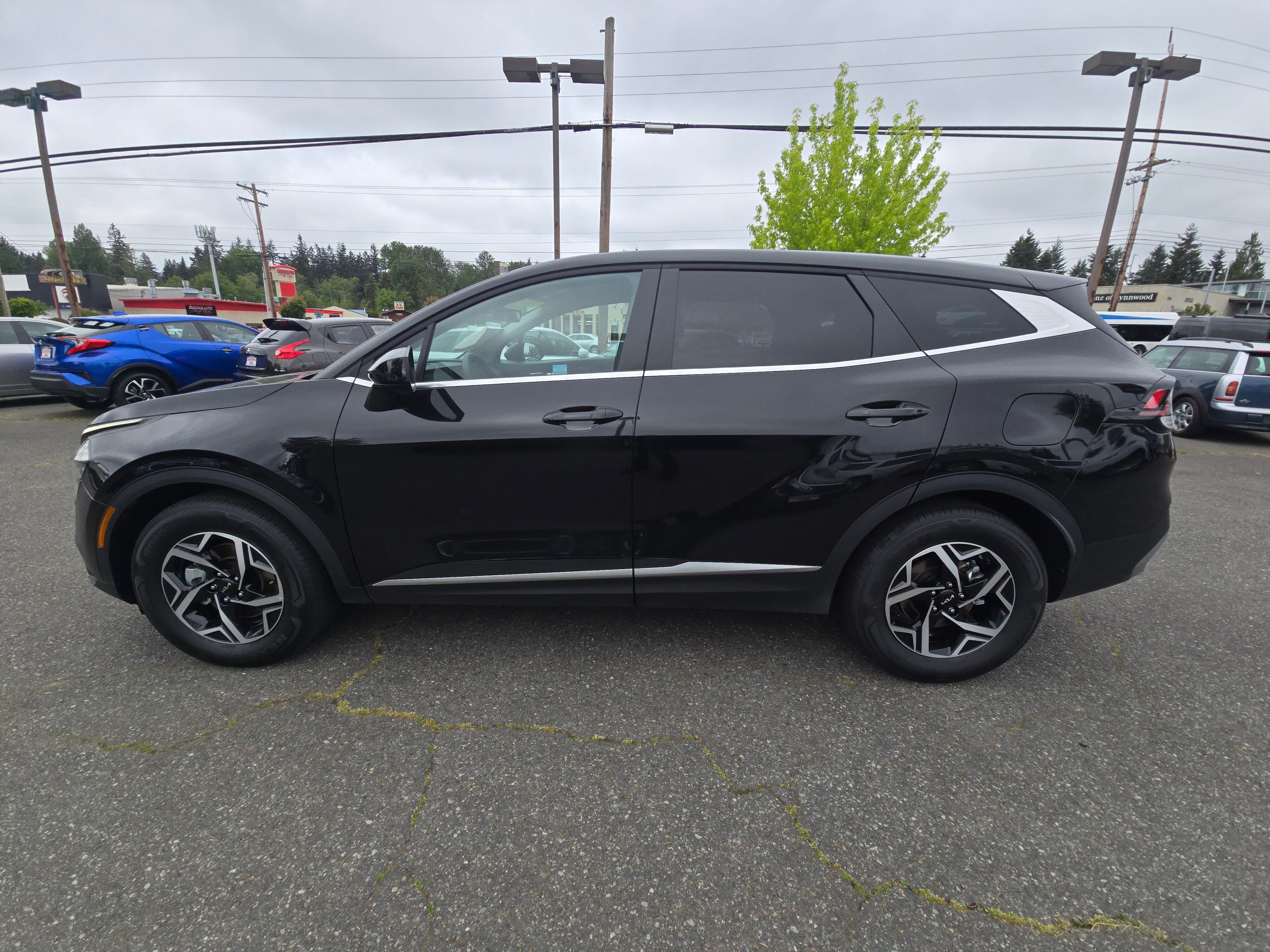 Used 2025 Kia Sportage LX FWD image 6