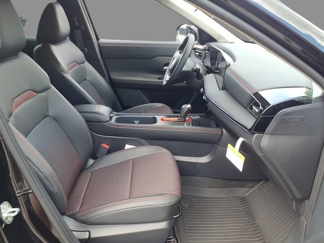 Used 2025 Nissan Kicks SR image 13