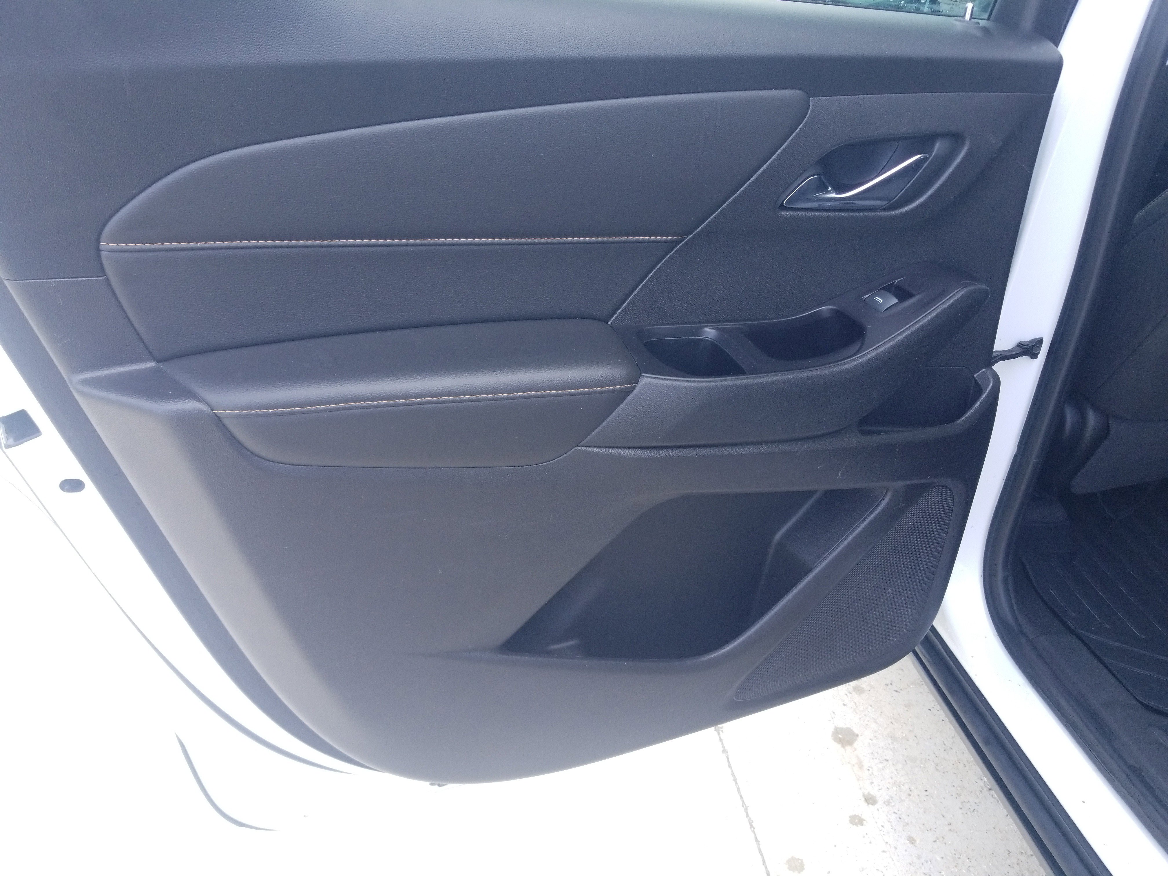 Used 2018 Chevrolet Traverse LS FWD image 11