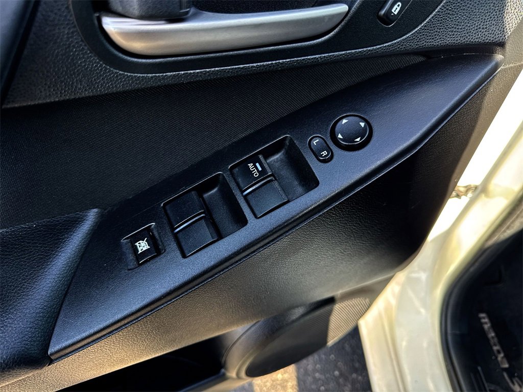 Used 2013 MAZDA MAZDA3 i SV w/ Convenience Pkg image 13