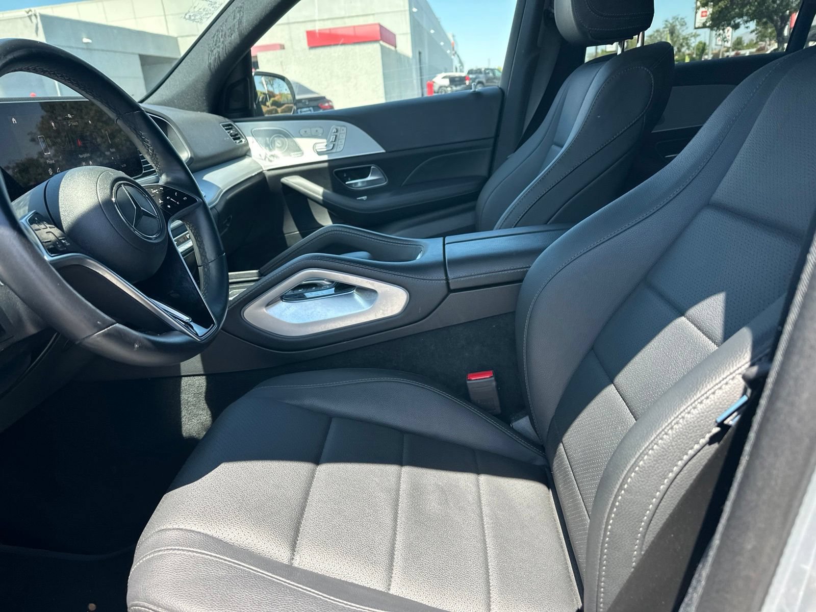 Used 2025 Mercedes-Benz GLE 350 4MATIC w/ Driver Assistance Package image 6