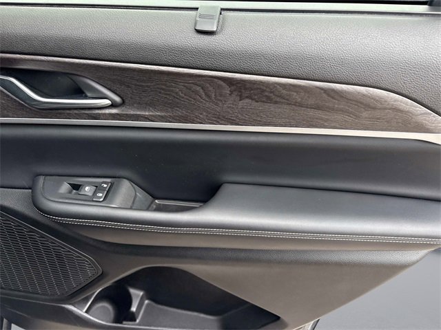 Used 2024 Jeep Grand Cherokee L Limited w/ Luxury Tech Group II image 22