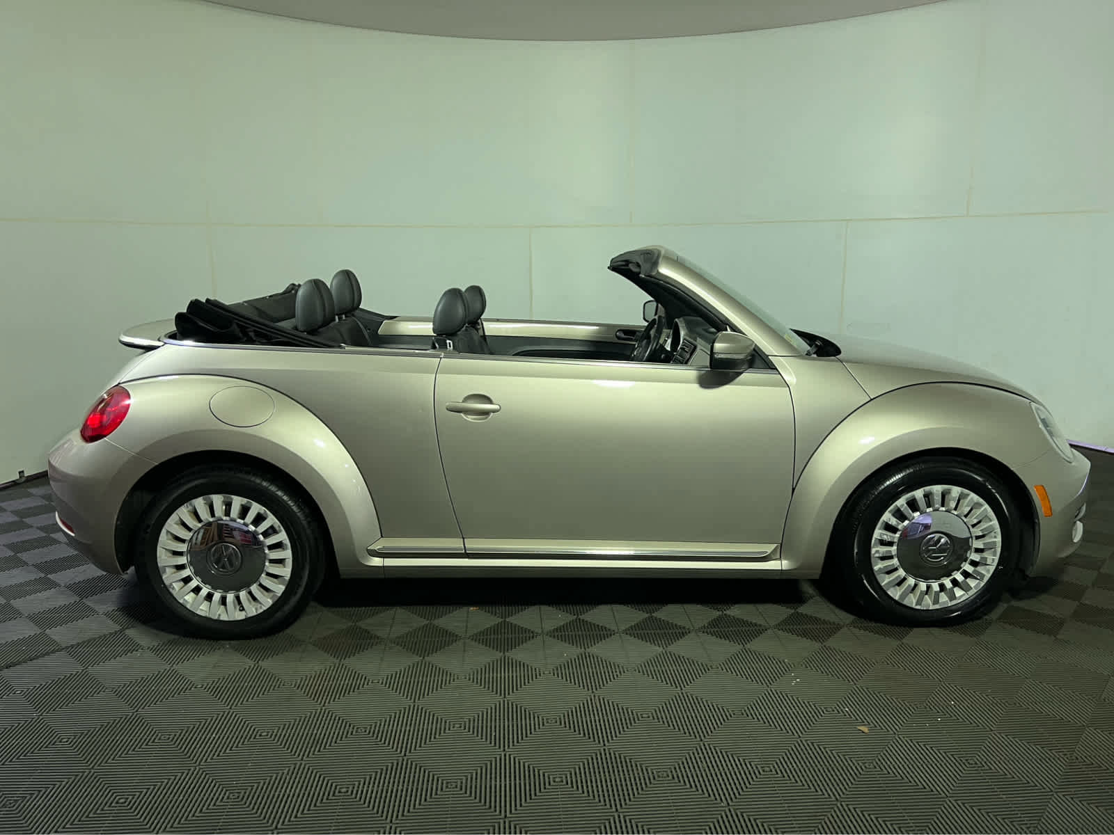 Used 2014 Volkswagen Beetle 2.5 image 8