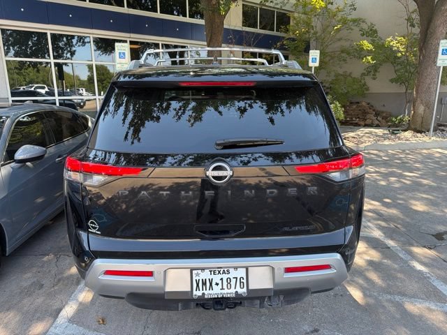 Used 2025 Nissan Pathfinder Platinum FWD image 6