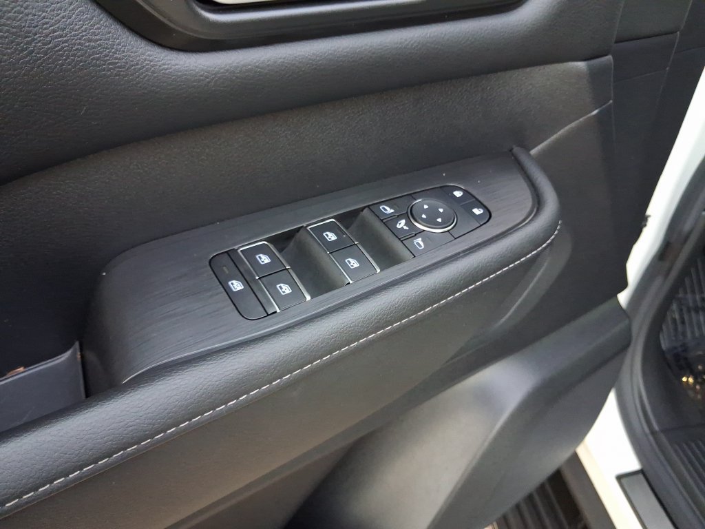 Used 2025 Nissan Armada PRO-4X w/ Pro-4X Premium Package AWD/4WD image 17