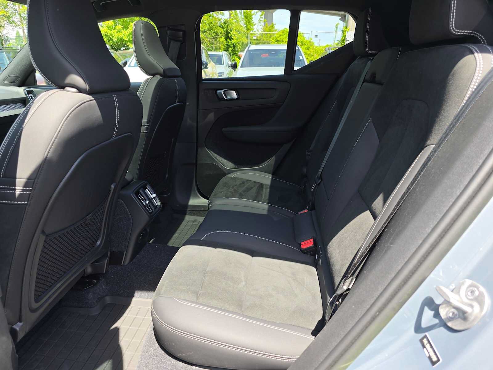 Certified 2023 Volvo XC40 B5 Plus w/ Protection Package Premier AWD/4WD image 15