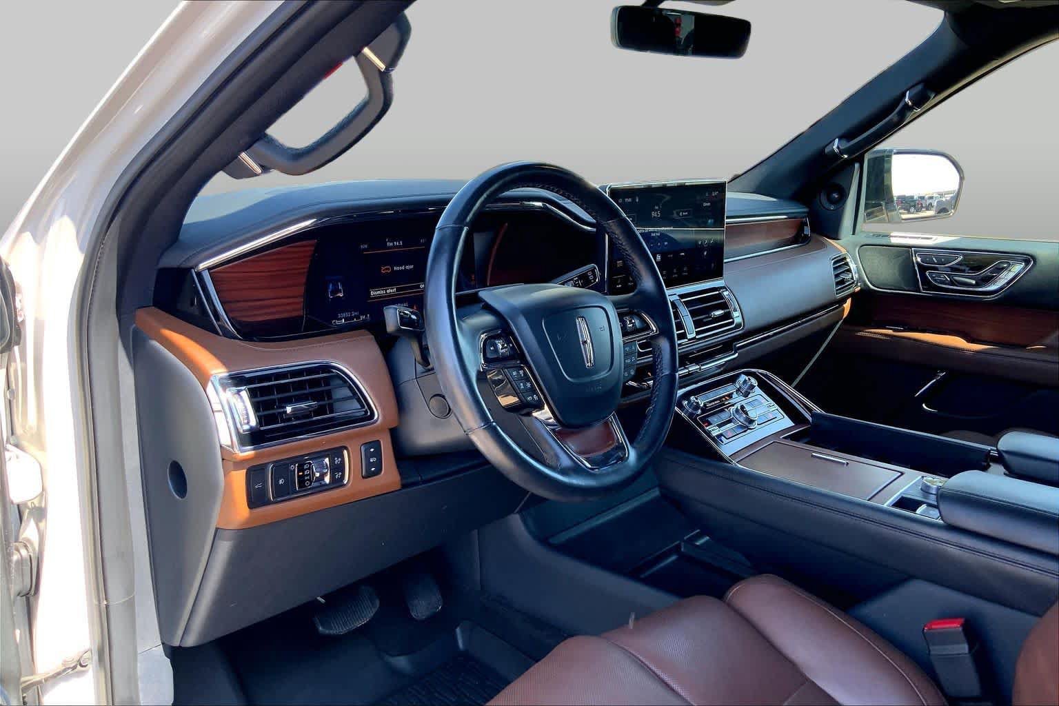 Used 2022 Lincoln Navigator Reserve AWD/4WD image 18
