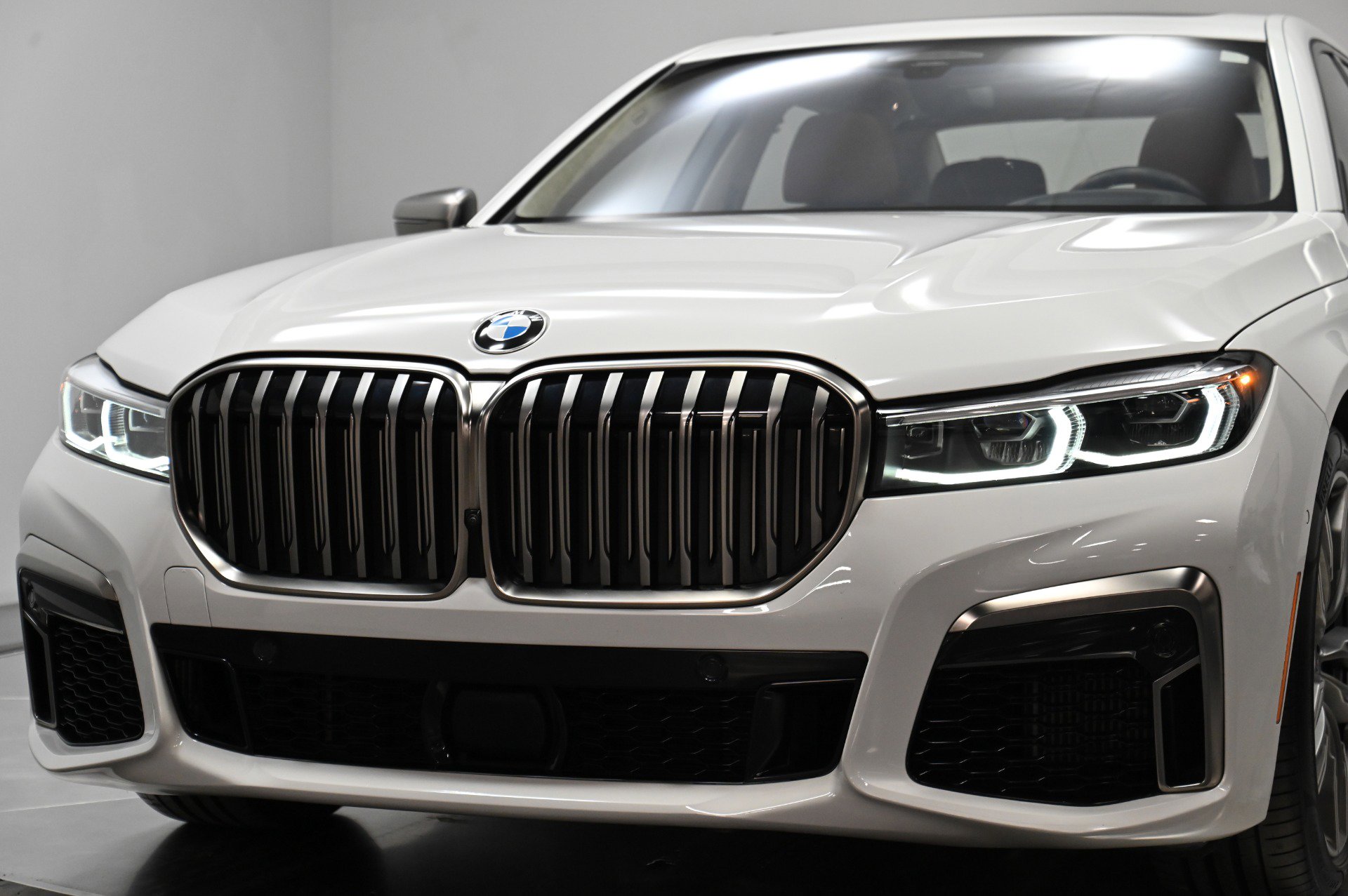 Used 2022 BMW M760i xDrive w/ Luxury Rear Seating Package image 51