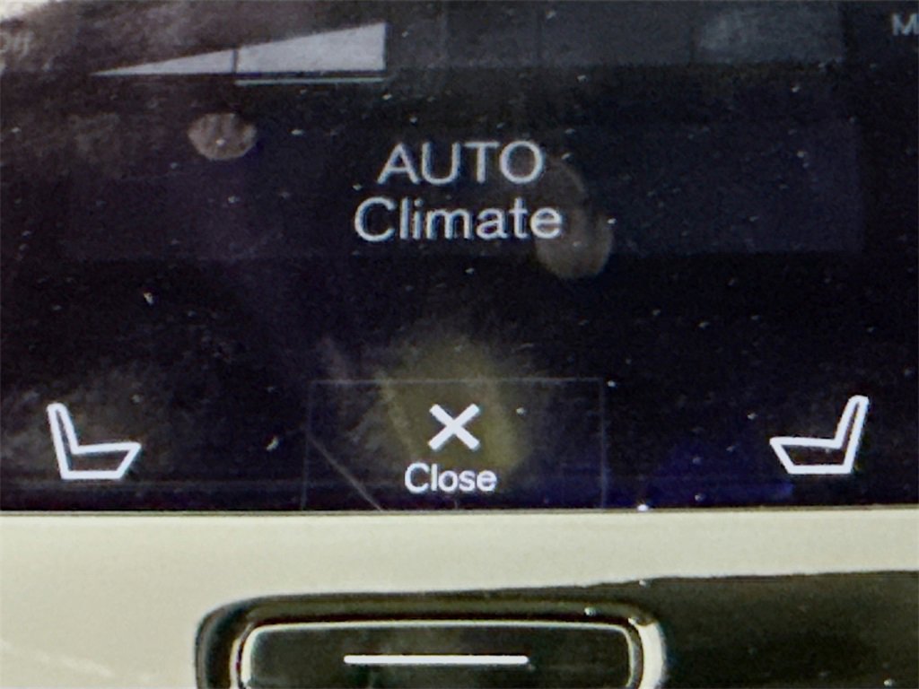 Used 2016 Volvo XC90 T6 Momentum w/ Vision Package image 20