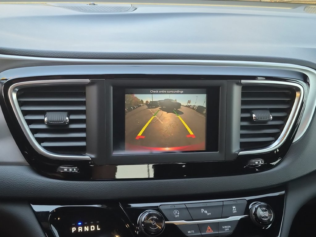 Used 2018 Chrysler Pacifica Touring Plus w/ S Appearance Package FWD image 18
