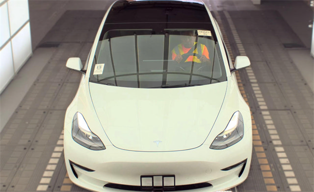 Used 2022 Tesla Model 3 Long Range AWD/4WD image 2
