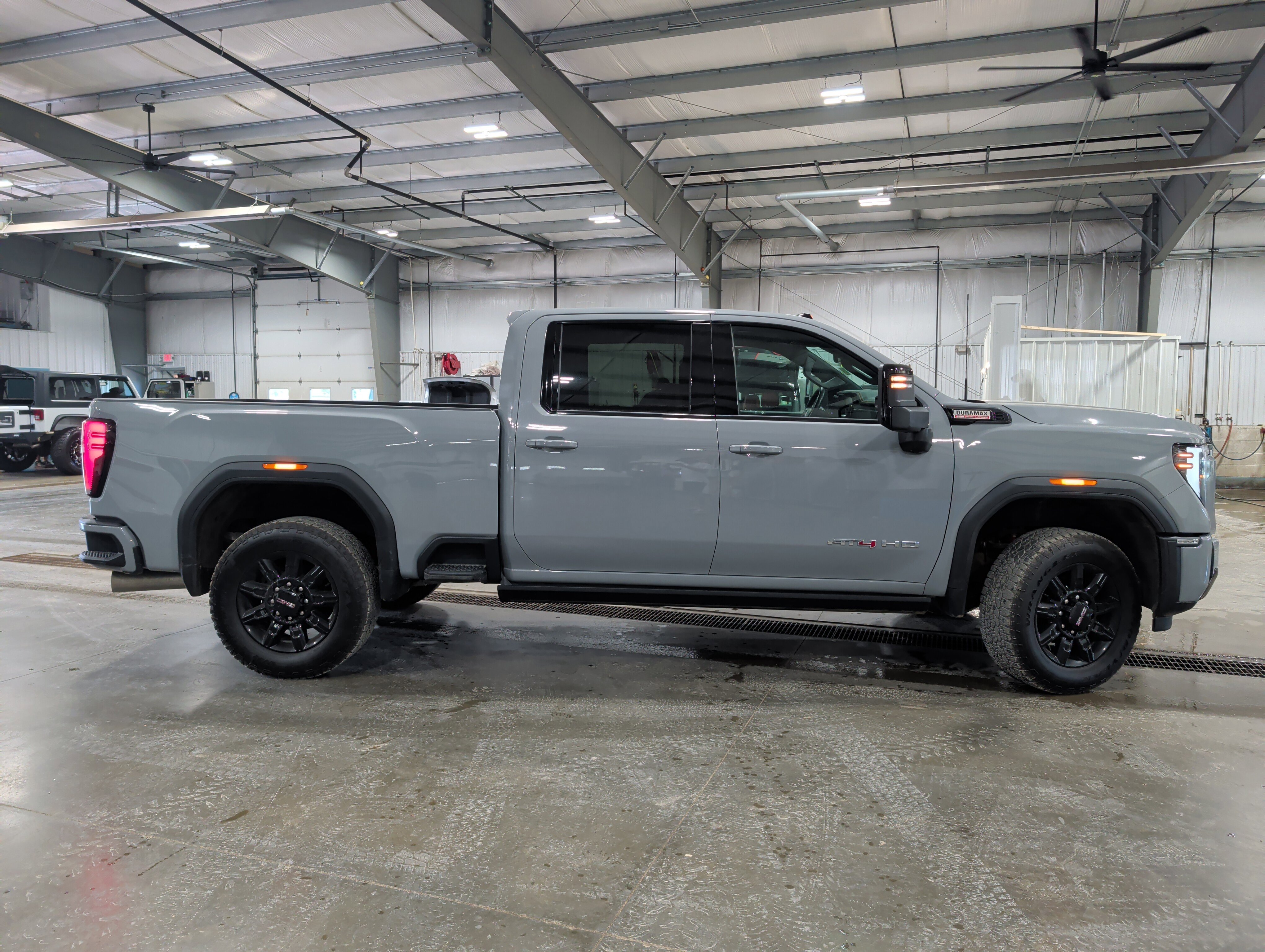 Used 2025 GMC Sierra 2500 AT4 w/ AT4 Premium Plus Package AWD/4WD image 2