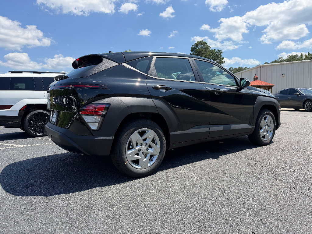 New 2027 Hyundai Kona SE FWD image 5