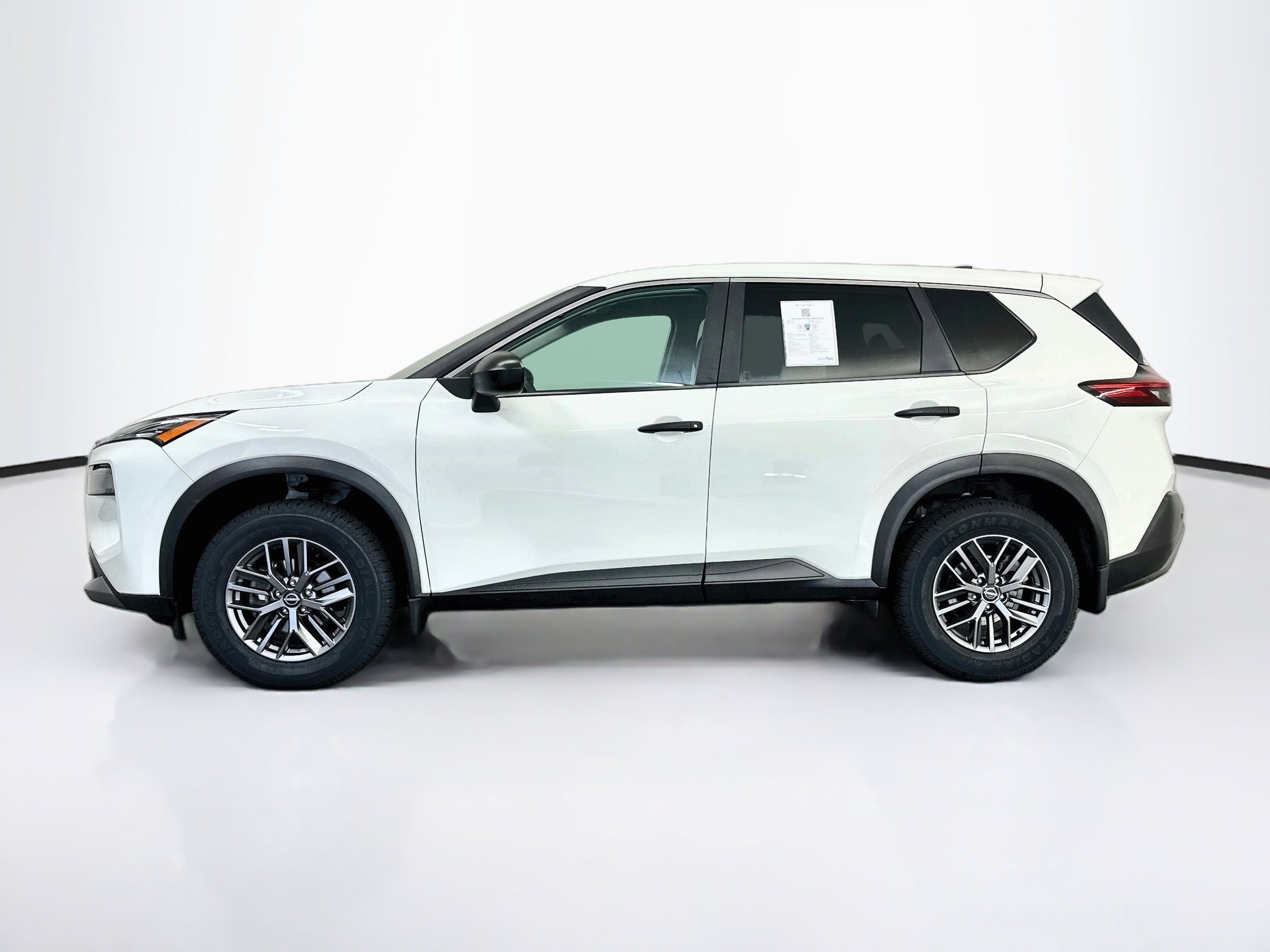 Used 2023 Nissan Rogue S AWD/4WD image 4