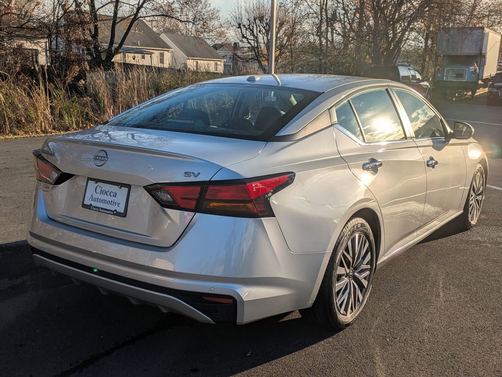 Used 2023 Nissan Altima 2.5 SV image 5