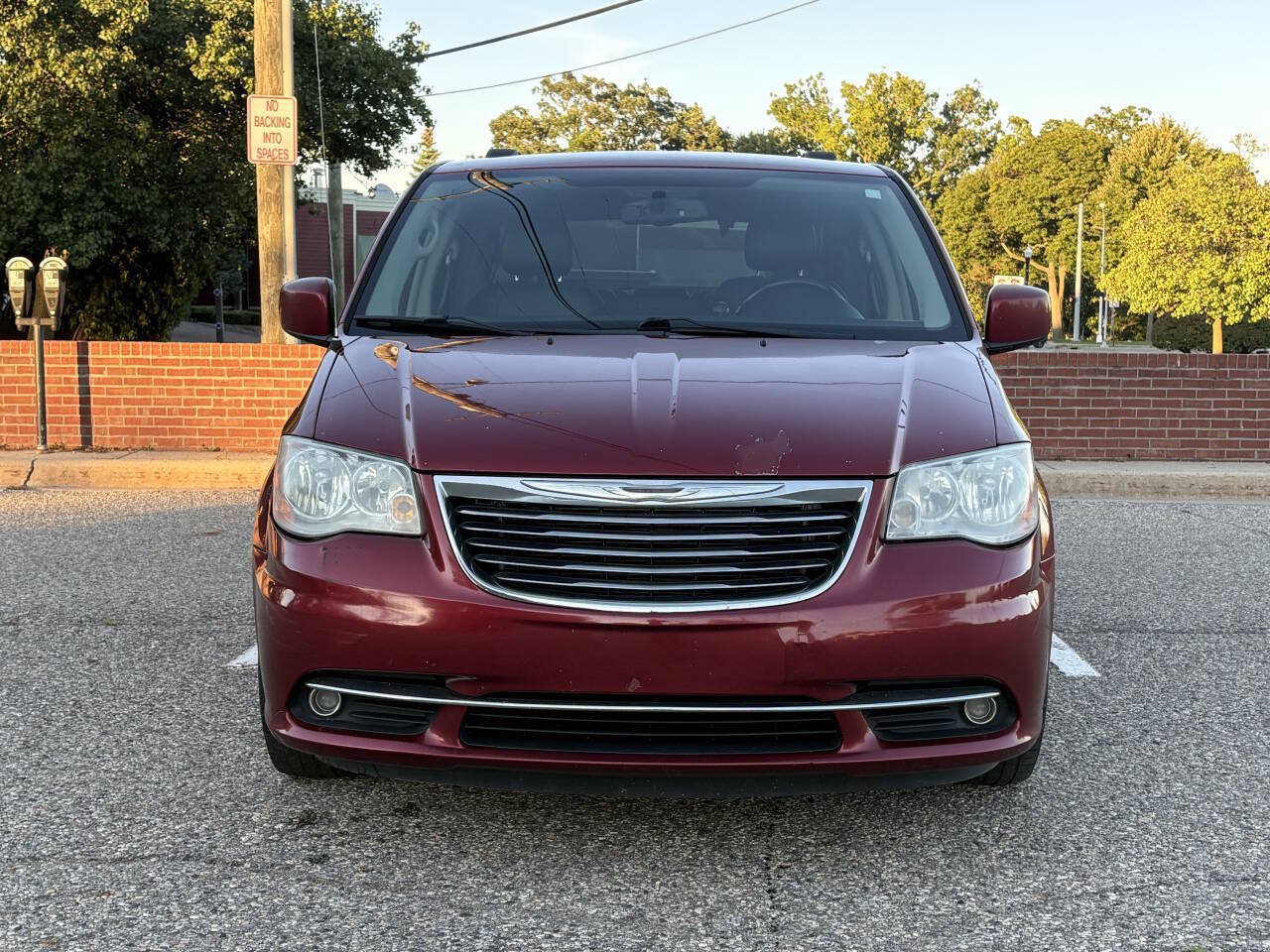 Used 2012 Chrysler Town & Country Touring w/ Entertainment Group #1 FWD image 3
