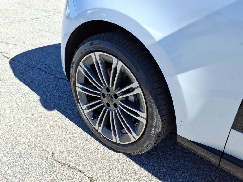 New 2026 Land Rover Range Rover SE image 9