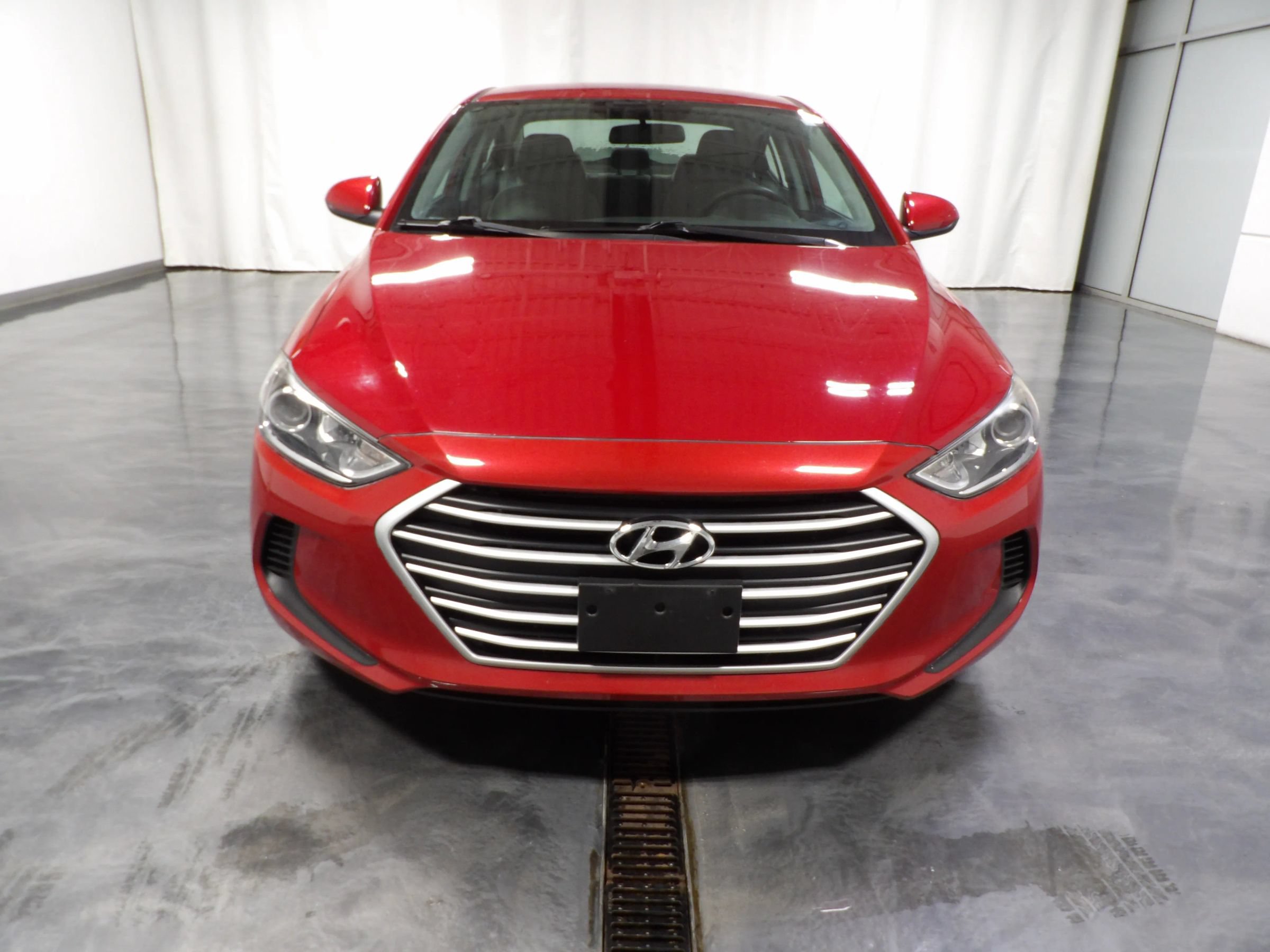 Used 2017 Hyundai Elantra SE FWD image 2