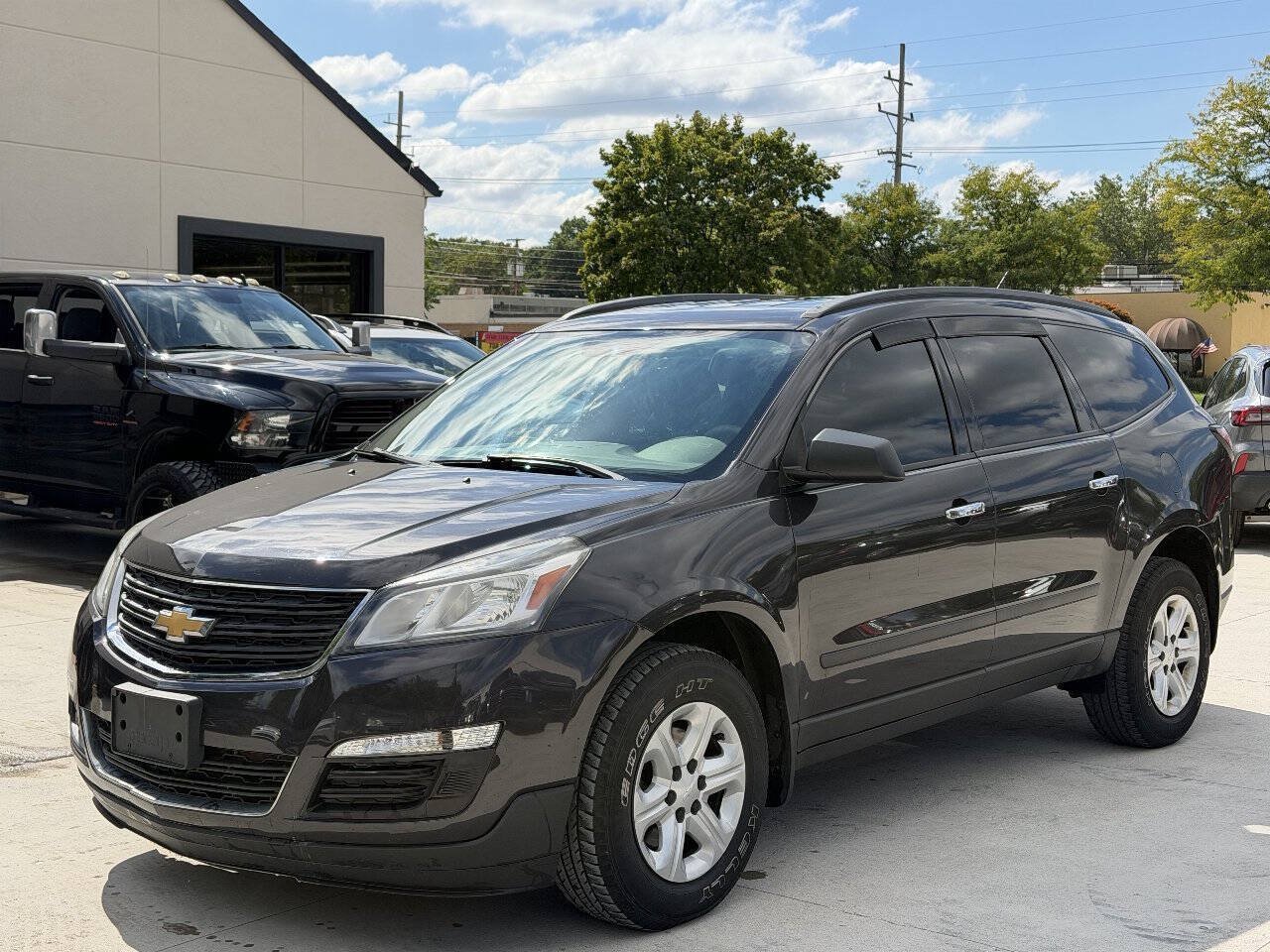 Used 2016 Chevrolet Traverse LS FWD image 2