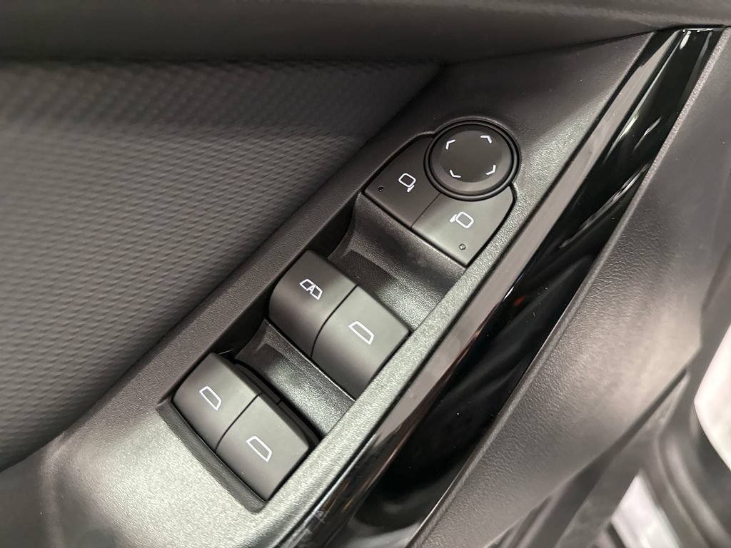 New 2026 Chevrolet Equinox LT w/ Convenience Package II FWD image 34