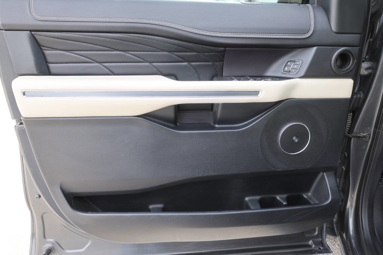 Used 2019 Ford Expedition Platinum image 12