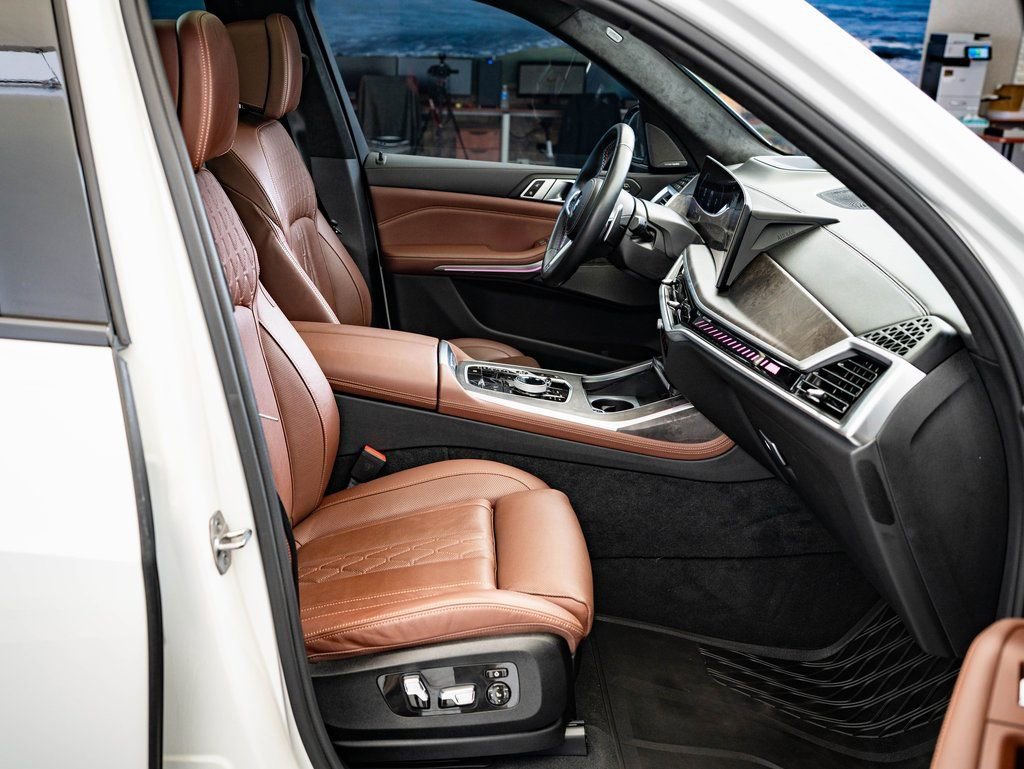 Used 2023 BMW X7 M60i w/ Executive Package AWD/4WD image 24