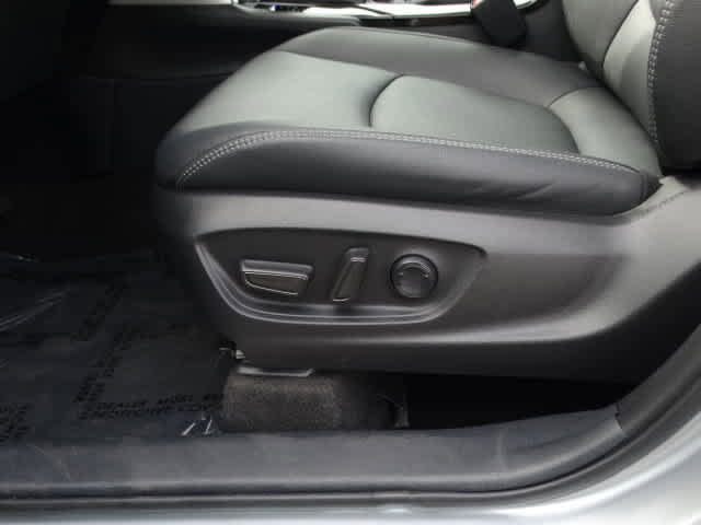 Certified 2023 Toyota Corolla Cross XLE image 17