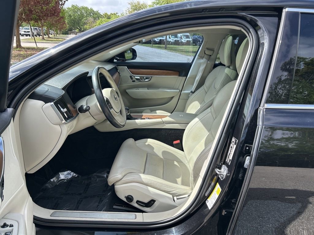 Used 2018 Volvo S90 T6 Inscription w/ Convenience Package image 15