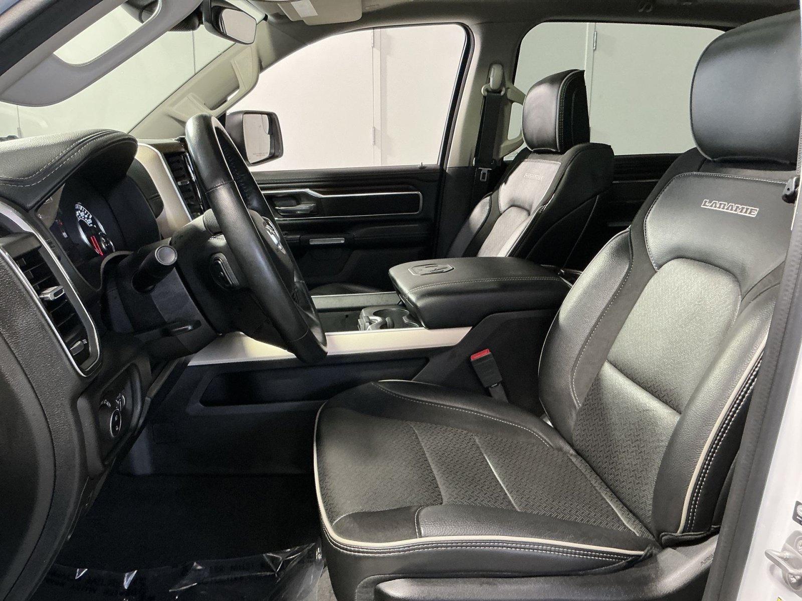 Used 2022 RAM 1500 Laramie AWD/4WD image 14
