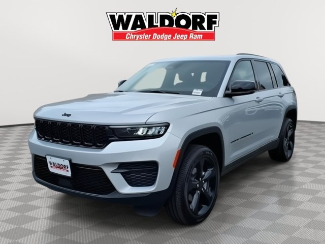 New 2025 Jeep Grand Cherokee Altitude AWD/4WD image 7