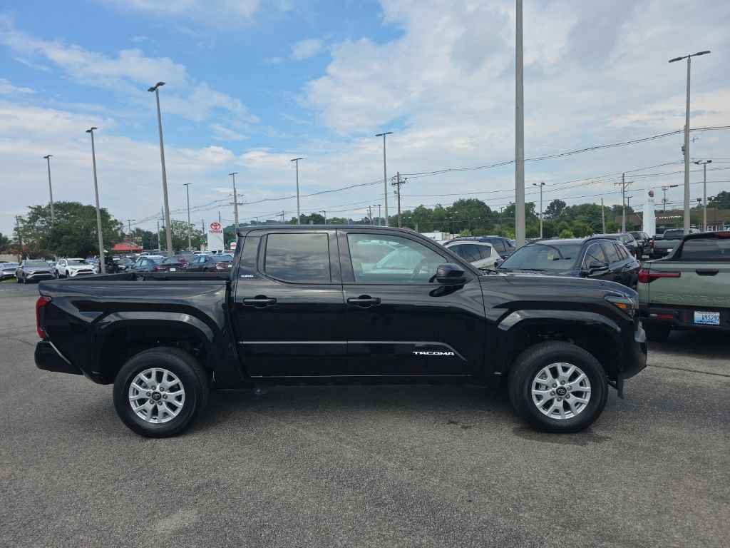 Certified 2025 Toyota Tacoma SR5 AWD/4WD image 3