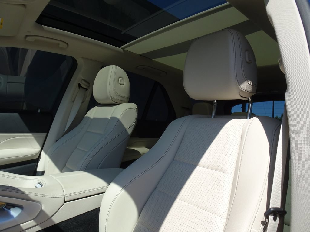 Used 2022 Mercedes-Benz GLE 350 4MATIC w/ Premium Package image 10
