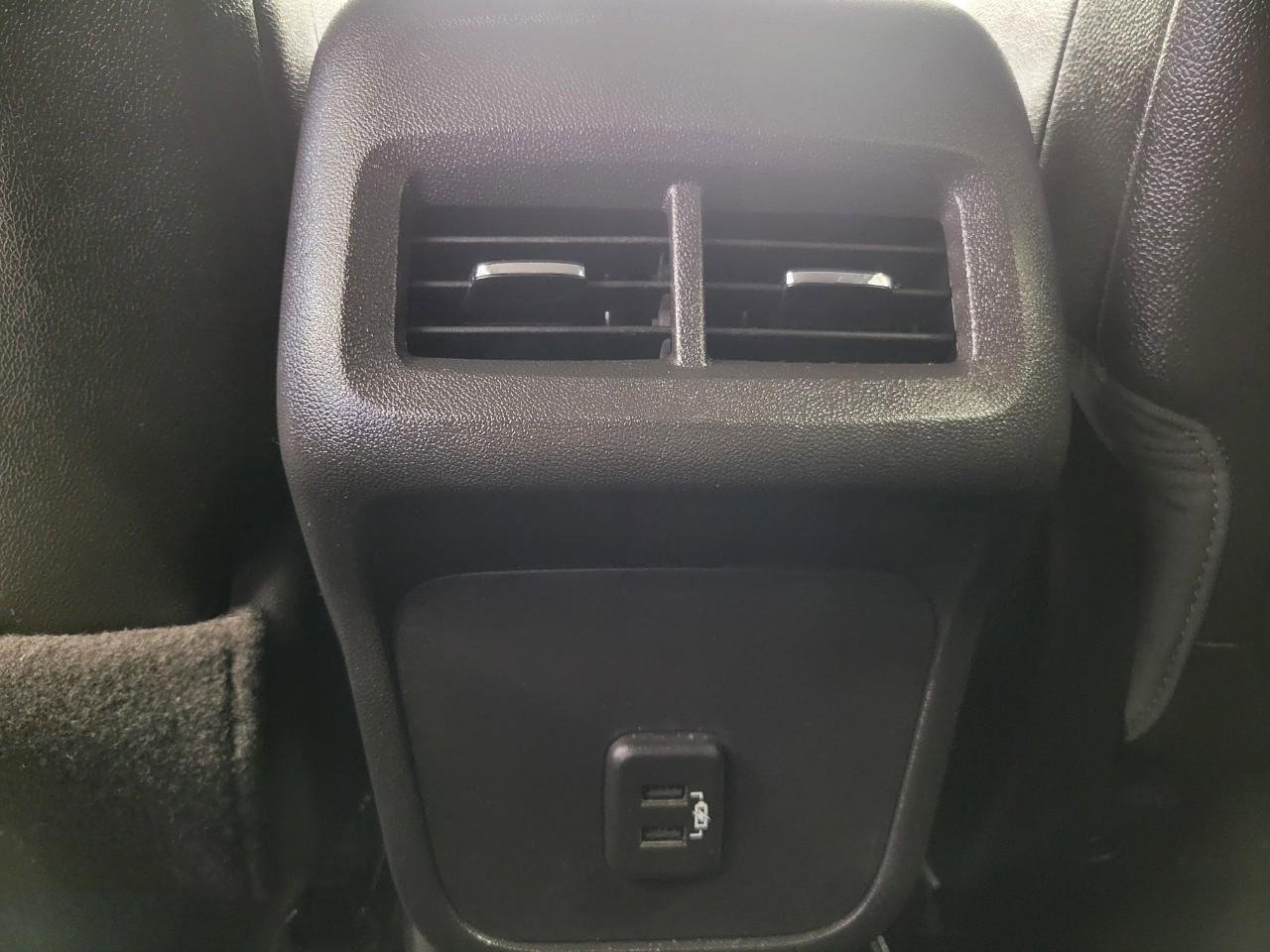 Used 2024 GMC Terrain SLT image 23