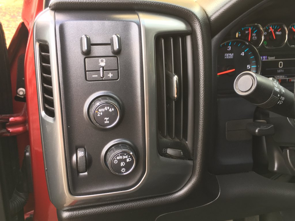 Used 2018 Chevrolet Silverado 1500 LT w/ All Star Edition AWD/4WD image 17