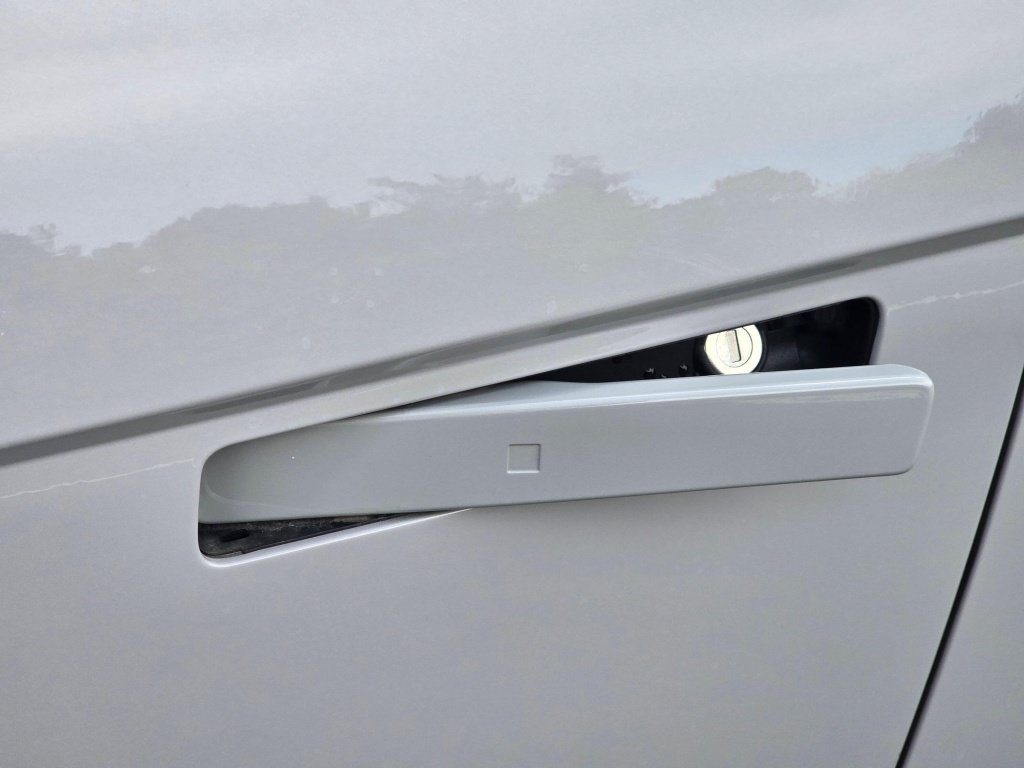 New 2025 Hyundai Ioniq 5 SE AWD/4WD image 12