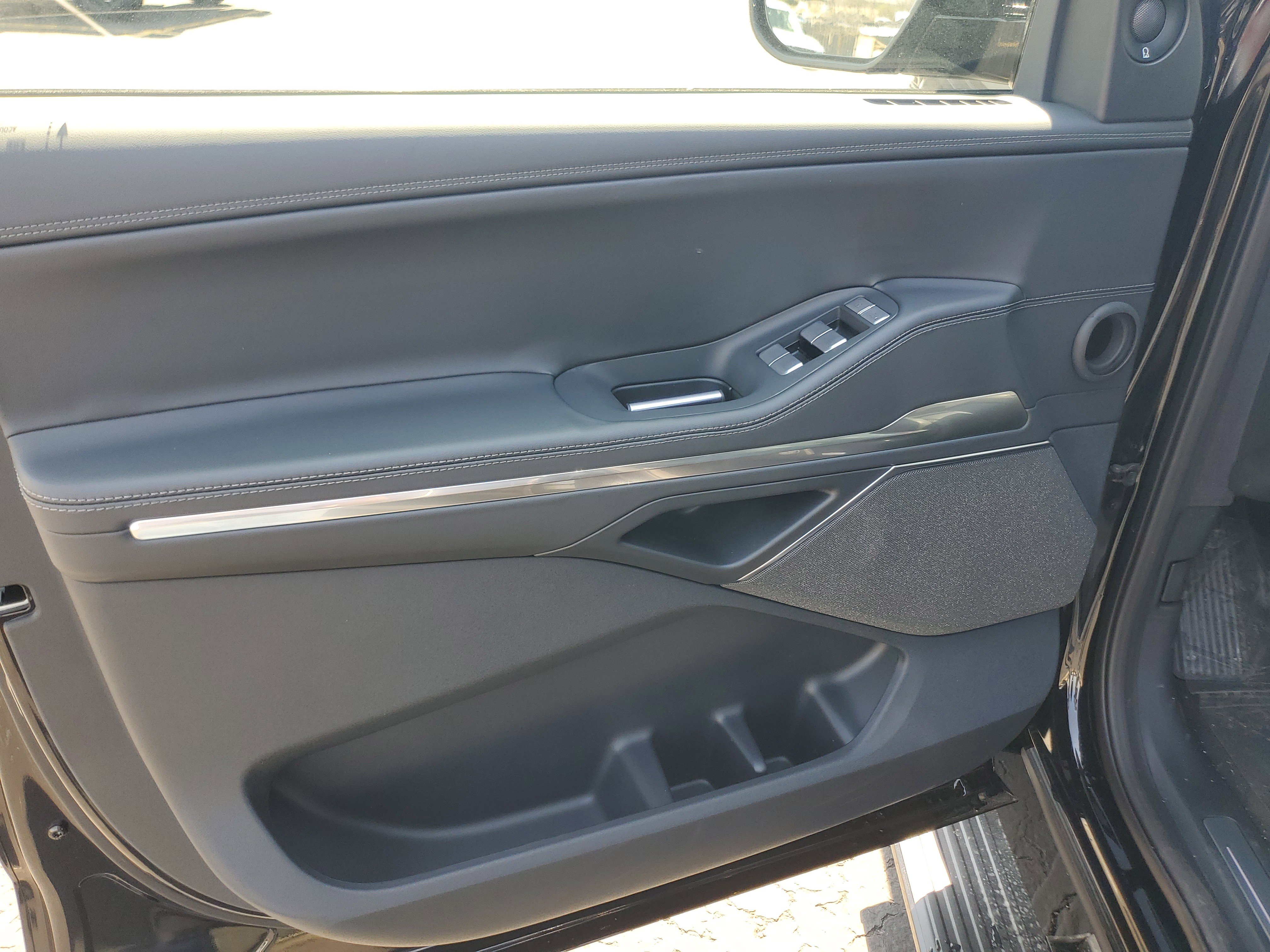 New 2026 Lincoln Navigator Reserve image 8