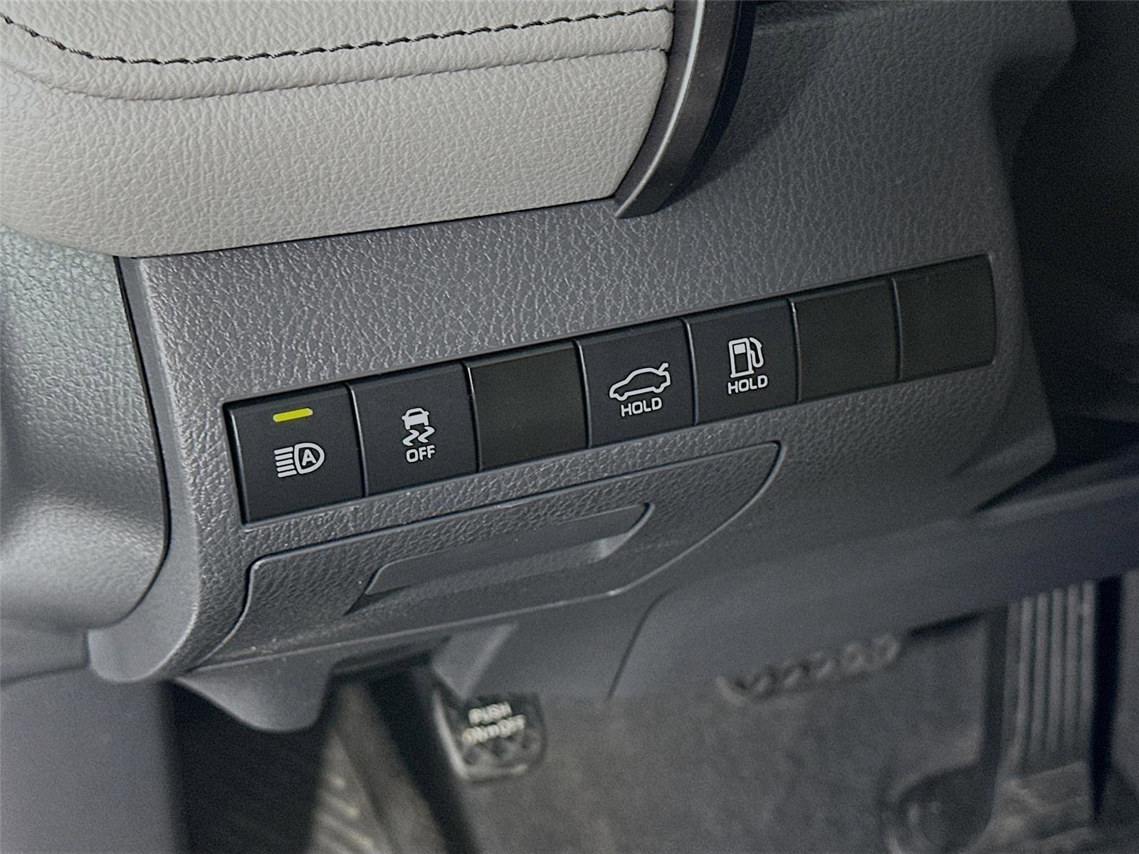 Used 2024 Toyota Camry SE image 10