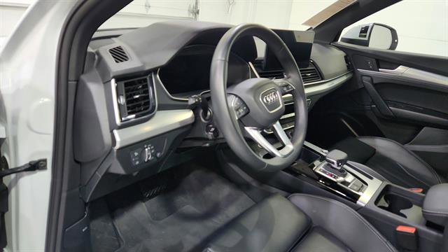 Used 2025 Audi Q5 2.0T Premium image 16