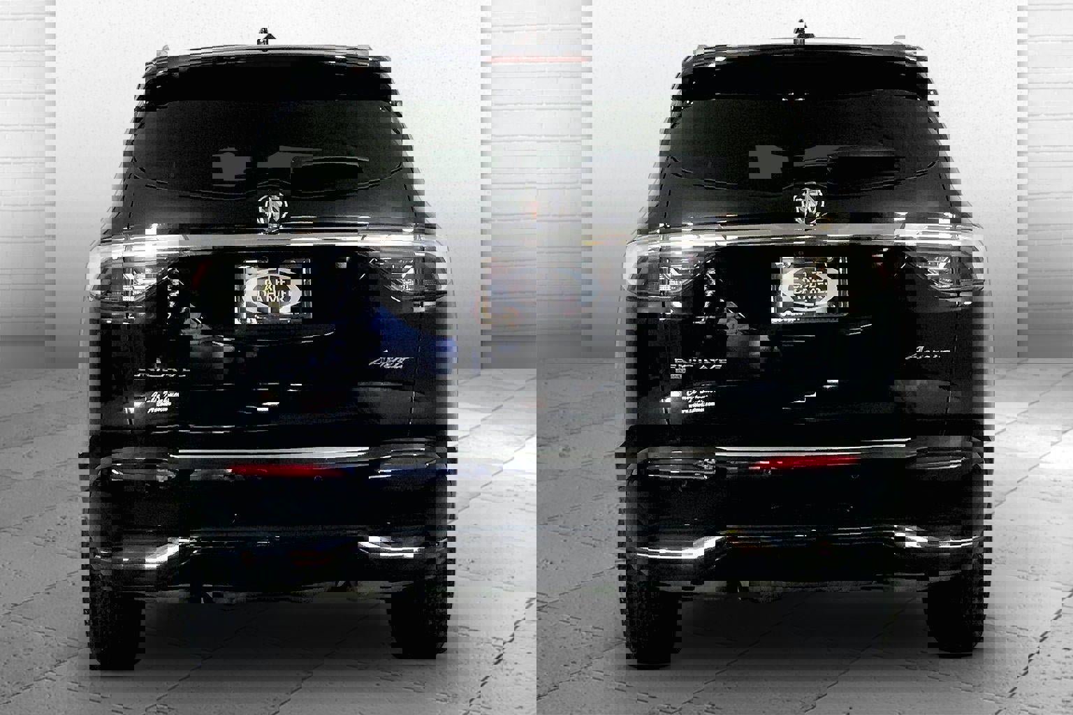 Used 2022 Buick Enclave Avenir w/ Avenir Technology Package image 3