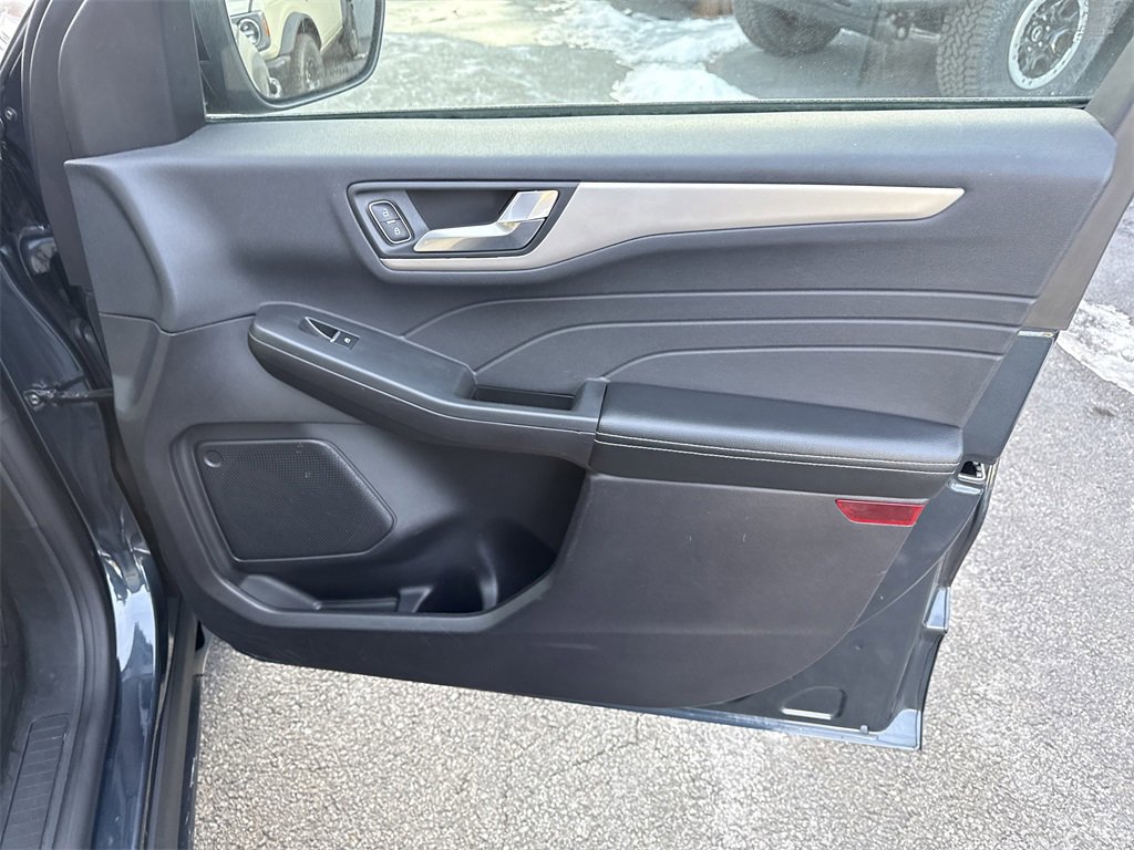Used 2022 Ford Escape SEL image 18