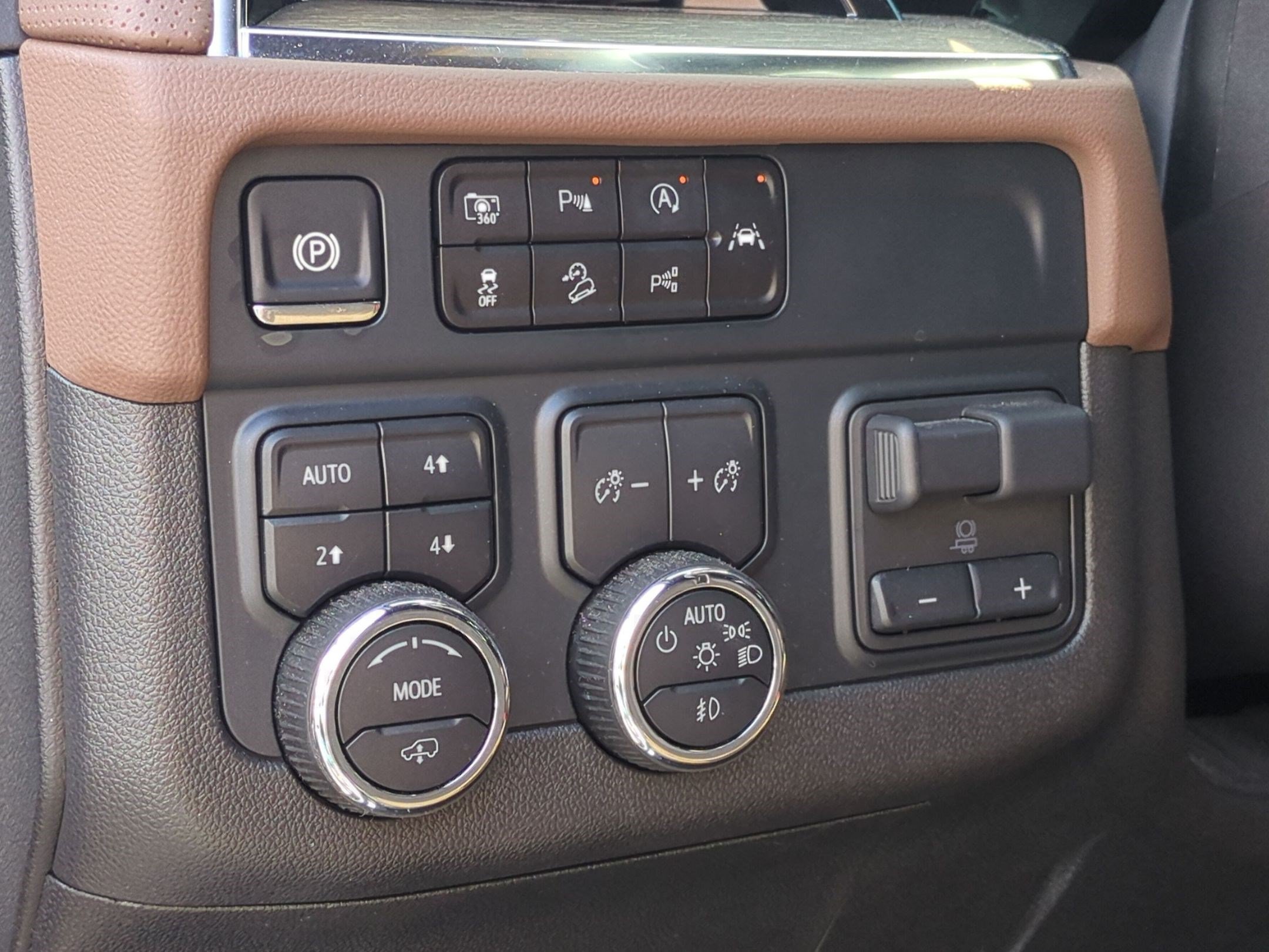 Used 2025 Chevrolet Tahoe High Country AWD/4WD image 35