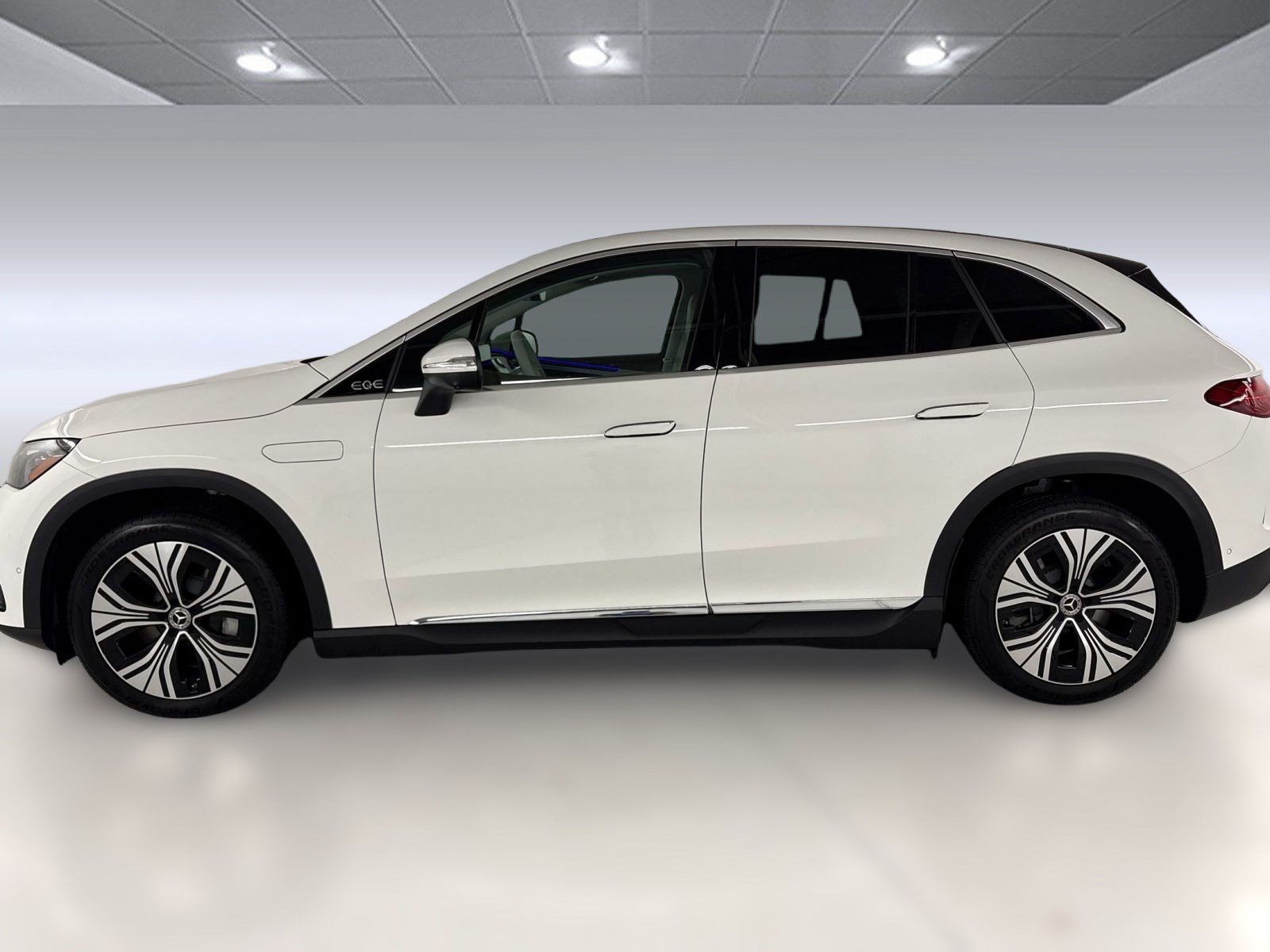 New 2026 Mercedes-Benz EQE 320 4MATIC SUV image 2