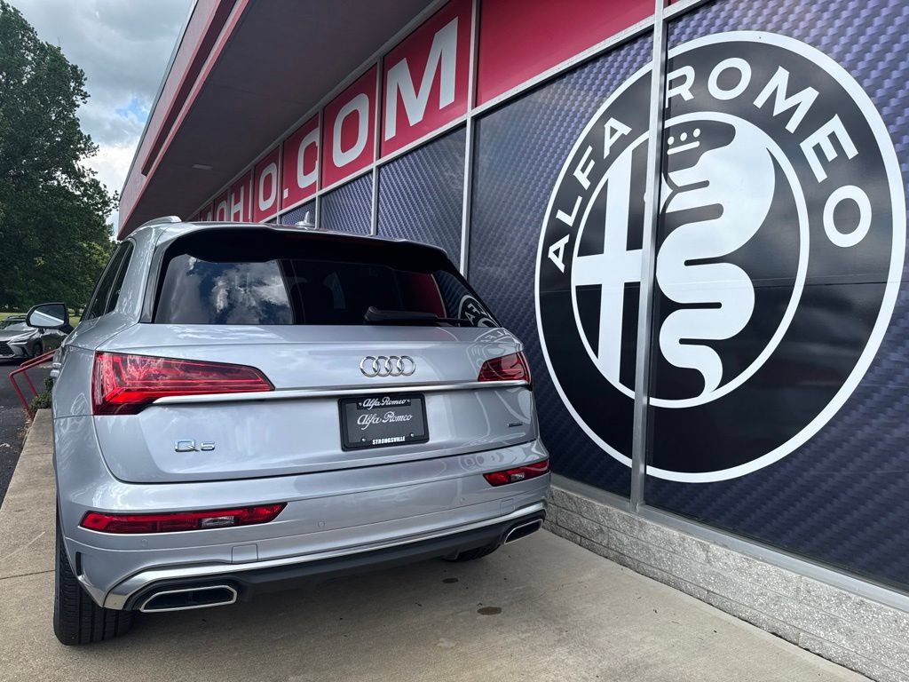 Used 2023 Audi Q5 2.0T Premium w/ Convenience Package AWD/4WD image 12