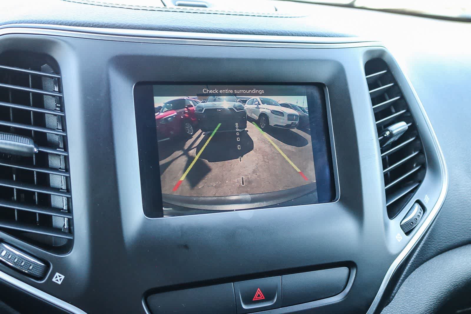 Used 2019 Jeep Cherokee Latitude w/ Popular Appearance Group FWD image 23