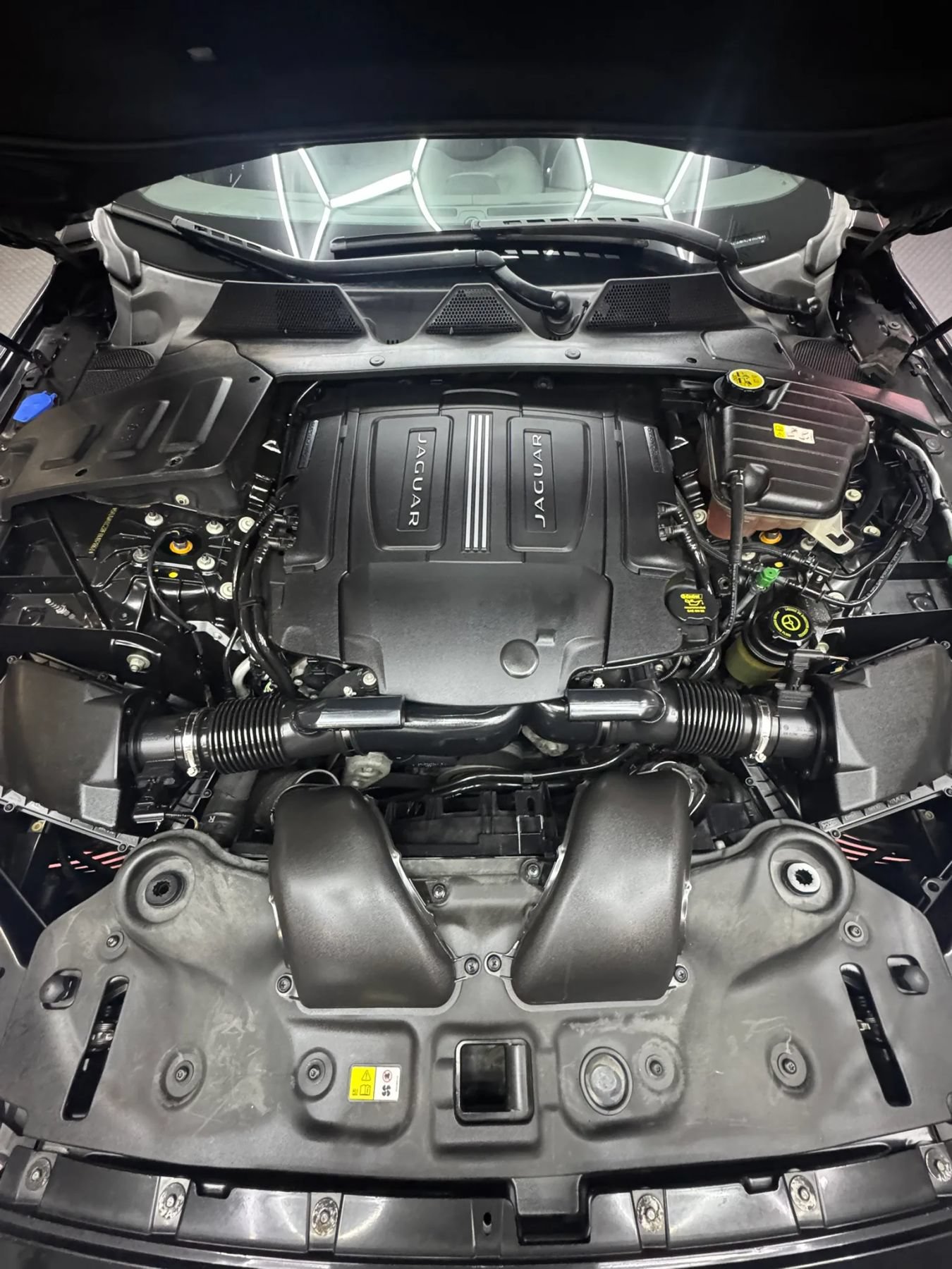 Used 2015 Jaguar XJ RWD image 11