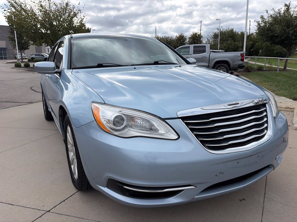 Used 2014 Chrysler 200 Touring FWD image 2