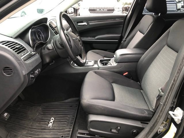 Used 2021 Chrysler 300 Touring w/ Sport Appearance Package RWD image 10