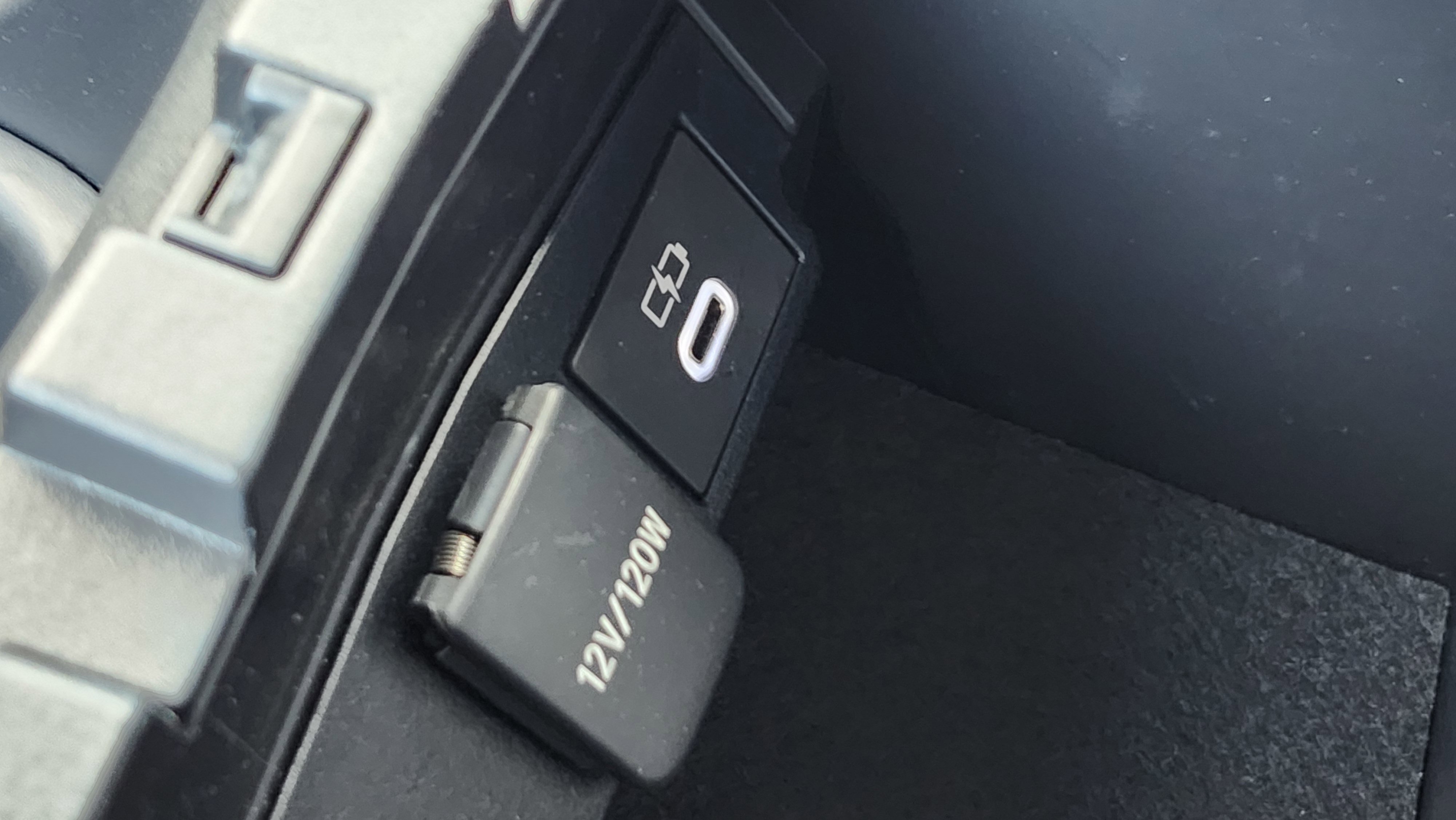 Used 2023 Toyota Corolla Cross SE image 30