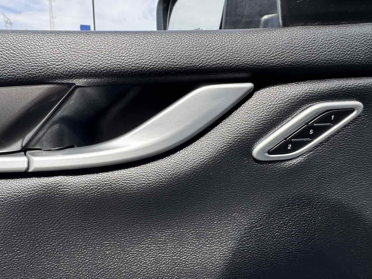 Used 2016 Maserati Ghibli RWD image 29