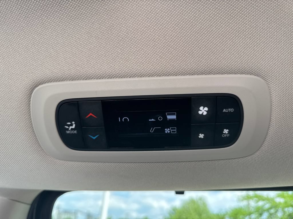 Certified 2023 Chrysler Pacifica Touring-L FWD image 33